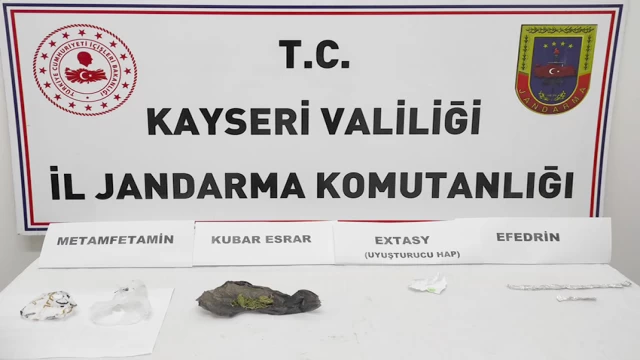 Durdurulan Otomobilde Uyuştucu Madde Ele Geçirildi