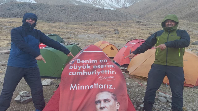 Erciyes'e anlamlı tırmanış