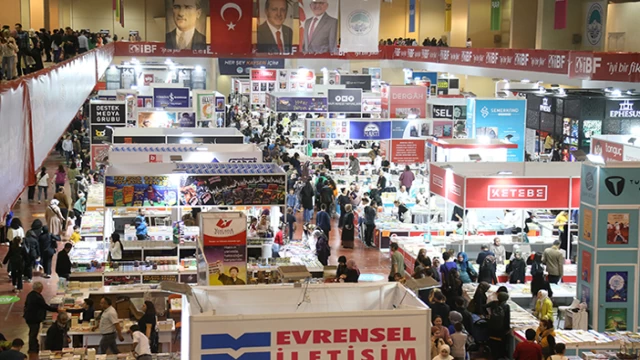 Kayseri'de Kitap Fuarı' Fırtınası esti