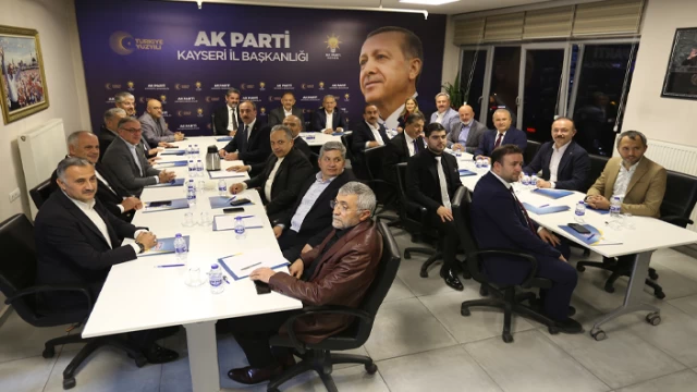 Bakan Özhaseki ve Başkan Büyükkılıç Ak Parti İstişare toplantısında