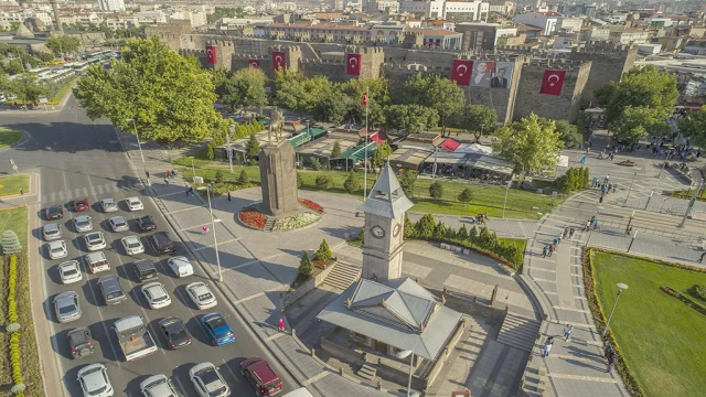 Kayseri'de taşıt sayısı 444 bin 916 oldu.