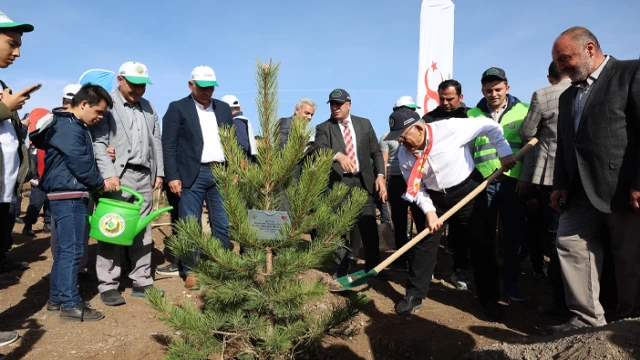 Protokoller, Gençlerle birlikte 100'üncü yıla özel fidan dikti