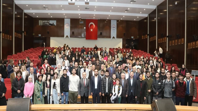 Rektör Prof. Dr. Altun, öğrenciler ile bir araya geldi