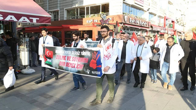 Başkan Büyükkılıç İsrail'i Protesto Yürüyüşüne Katıldı