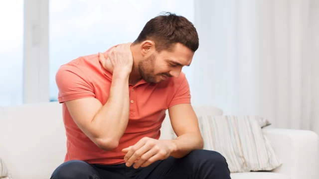 Boyun Ağrısı ciddi hastalıklara yol açabilir
