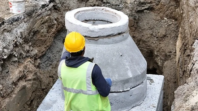 Aydın Büyükşehir Belediyesi Su ve Kanalizasyon İdaresi Genel Müdürlüğü (ASKİ) ekipleri Söke ilçesinde de altyapı çalışmalarını tüm hızıyla sürdürüyor.