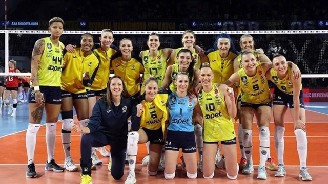 Fenerbahçe Opet, Nefes Kesen Kupa Voleybol Finalinde Eczacıbaşı Dynavit'i Devirerek Şampiyon Oldu!