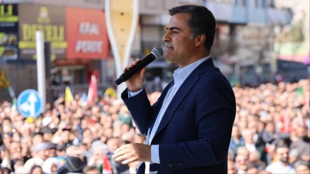 Van'da mazbata tekrar el değiştirdi: DEM Partili Abdullah Zeydan'a verilecek!