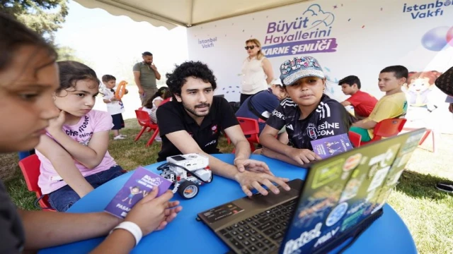 İstanbul’da karne şenliğinde doyasıyla eğlendiler