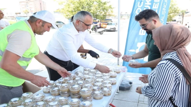 Kocaeli’den binlerce vatandaşa aşure ikramı