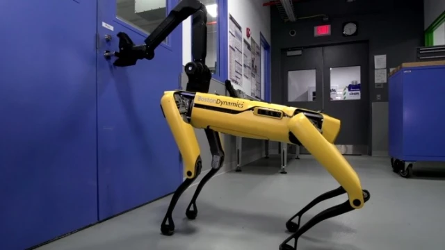 Robot Köpek Spot Sınır Tanımlıyor: Kapı Açma Yeteneği ile Gelecek Artık Daha Yakın