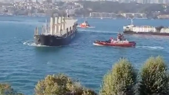 Son Dakika... İstanbul Boğazı'nda iki gemi çarpıştı